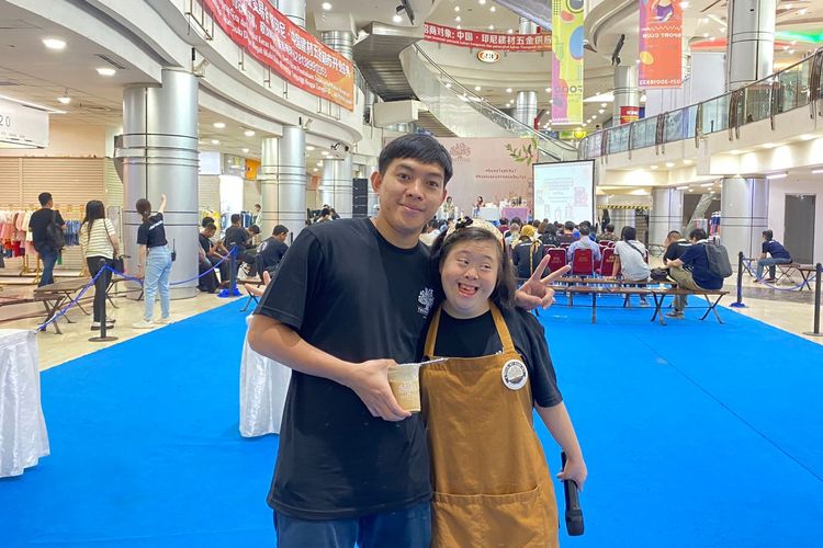 Thao Ziang (salah satu founder Treestori Coffee), bersama Barista ABK Barista Hebat