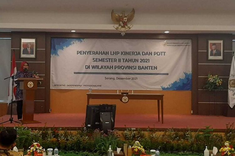 Kepala BPK Banten saat membeberkan temuan hasil laporan pemeriksaan pada kegiatan di Provinsi Banten dan menemukan Kelebihan Pembayaran di Proyek Gedung 8 Lantai RSUD Banten dan Stadion BIS