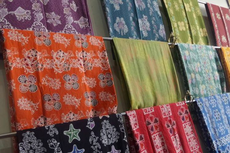 Kain batik gonggong dijual mulai Rp 130.000 hingga Rp 950.000.