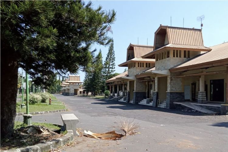 Bagian depan bekas Bandara Selaparang diusulkan Pemerintah Kota Mataram, Nusa Tenggara Barat jadi pusat UMKM.