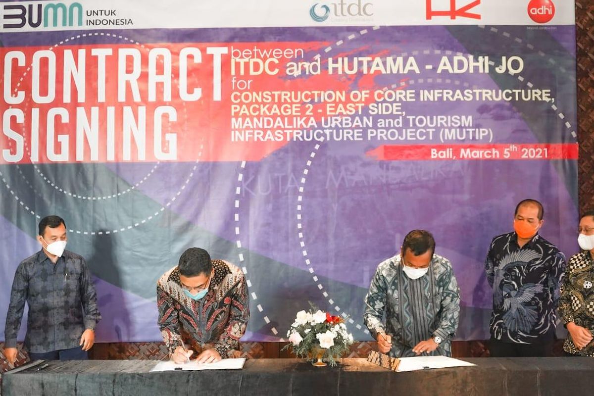 Penandatanganan kerja sama Paket II Proyek The Mandalika oleh Direktur Teknik dan SDM ITDC Taufik Hidayat, Direktur Utama ITDC Abdulbar M Mansoer, Authorized Representative (HUTAMA - ADHI JO) Ari Asmoko, Direktur Operasi I PT Adhi Karya (Persero) Tbk. A. Suko Widigdo, Direktur Operasi I PT Hutama Karya (Persero) Novias Nurendra.