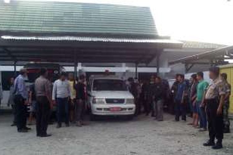 Foto Suasana Jenazah Saat Hendak Diberangkatkan Ke Palu ,Sulawesi Tengah Pada Rabu (27/7/2016)