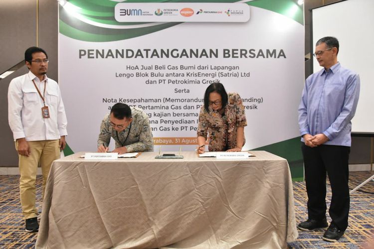 Penandatanganan bersama terkait tambahan pasokan gas kepada PT Petrokimia Gresik yang dilaksanakan di Surabaya, Rabu (31/8/2022).