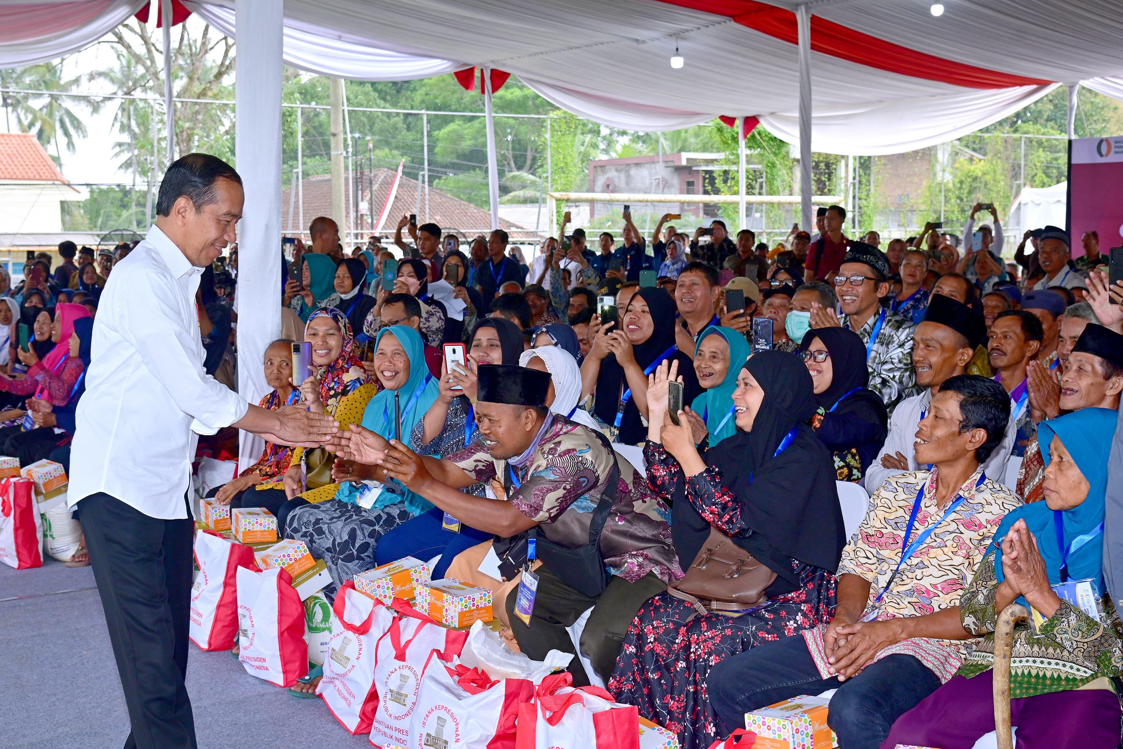 Banjir Bansos Pemerintah, Jokowi Dianggap Mainkan Politik Transaksional