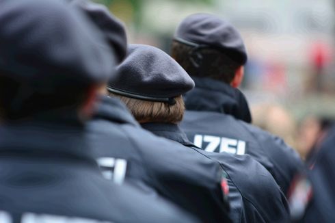 Beri Hormat ala Nazi, Dua Polisi Jerman Diskors