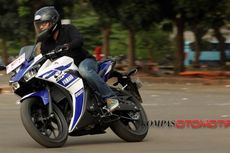 Begini Rasanya Menunggangi Yamaha R25 untuk Aktivitas Harian