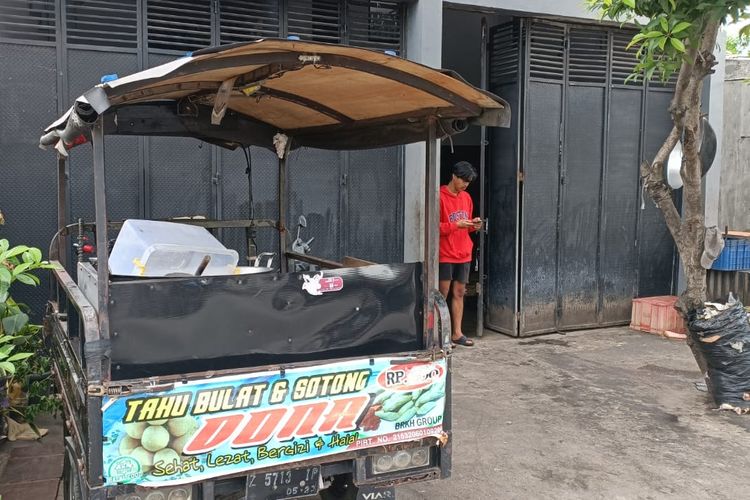 Lokasi pencurian gerobak motor pedagang tahu bulat yang dicuri oleh maling di Jalan Baru Underpass, Bekasi Timur, Kota Bekasi pada Selasa (17/1/2023) dini hari.