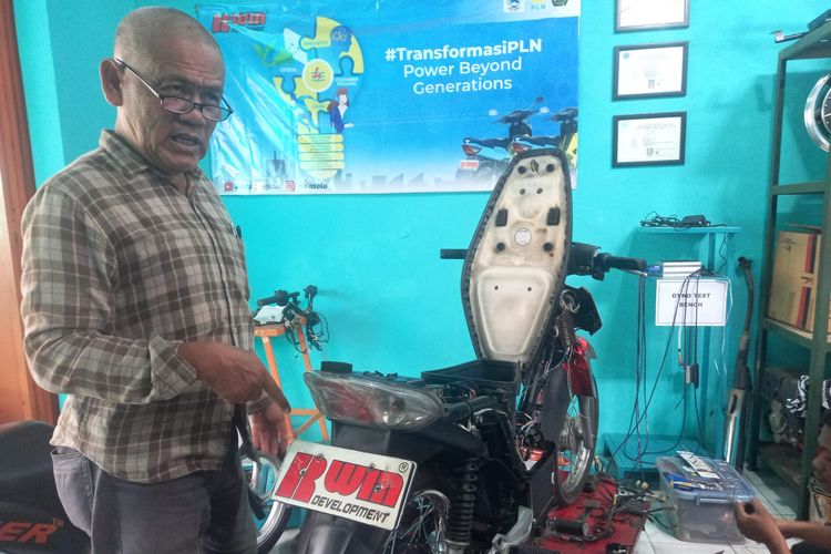 Rubiyanto, pemilik Bengkel Konversi Motor Listrik Rwin Development Solo, Jawa Tengah