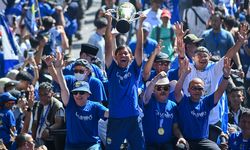 BERITA FOTO Konvoi Juara Persib, Bandung Lautan Biru