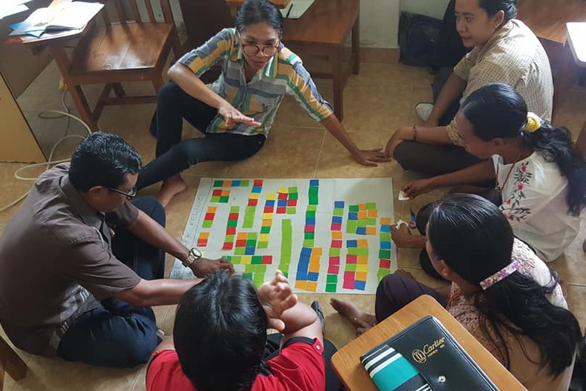 Pelatihan guru dilakukan Gernas Tasaka (Gerakan Nasional Pemberantasan Buta Matematika) kepada guru SD sekitar Sumba Timur dikoordinasi MPS (Masyarakat Pendidikan Sejati) pimpinan Gde Raka, dosen di ITB (28-29/2/2020)