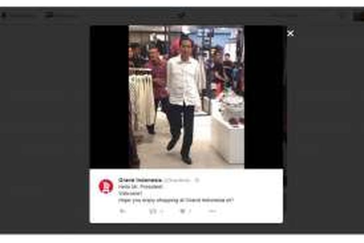 Presiden Joko Widodo mendadak mendatangi pusat perbelanjaan, Grand Indonesia di kawasan Jakarta Pusat, Minggu (2/10/2016). Kehadiran Jokowi membuat para pengunjung berebut ingin foto bersama.
