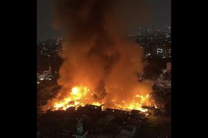 Kebakaran Hebat di Permukiman Pasar Jiung Kemayoran Diduga akibat Korsleting