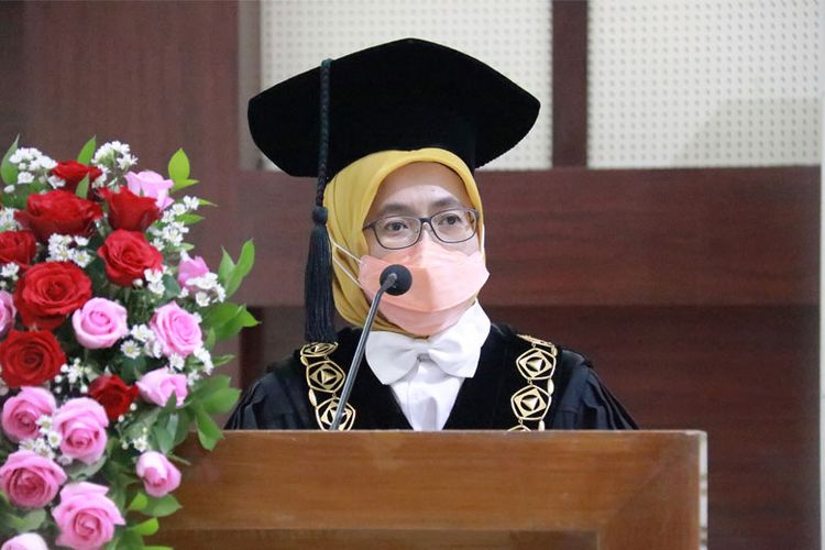 Acara seremonial Dies Natalis ke-49 Itenas dibuka oleh sambutan Rektor Itenas Bandung Prof Meilinda Nurbanasari, PhD.