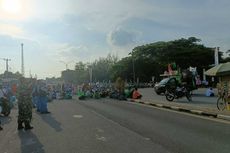 Minta Revisi UMK 2023, Buruh Tutup Jalan Depan Kantor Gubernur Banten