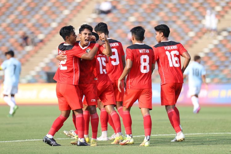 Pertandingan timnas U22 Indonesia vs Myanmar pada SEA Games 2023 berlangsung di Stadion Nasional Olimpiade, Phnom Penh, Kamboja, pada Kamis (4/5/2023) sore WIB. Jadwal SEA Games 2023 hari ini menggelar beberapa final cabor unggulan Indonesia. Sementara itu, timnas U22 bakal melakoni laga terakhir fase grup.