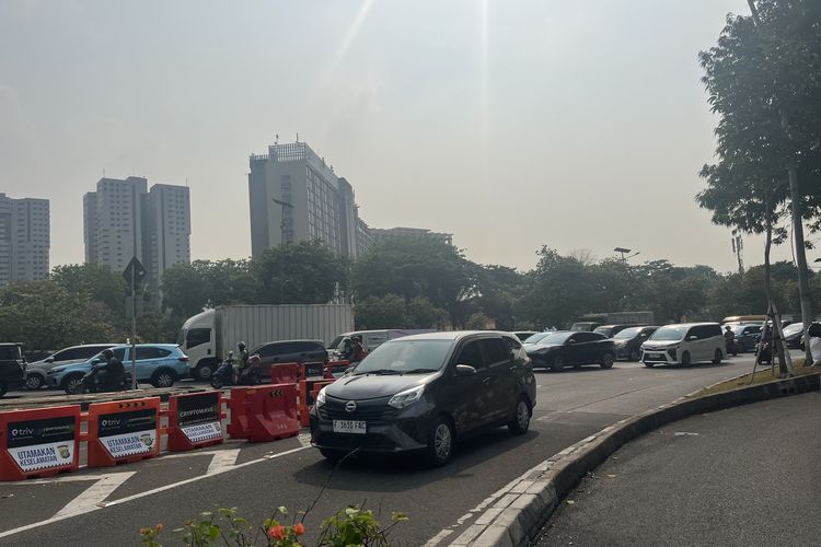 Ruas Jalan Semanggi arah Bundaran HI Sudah Dibuka Usai Demo, Lalin Depan DPR RI Lancar