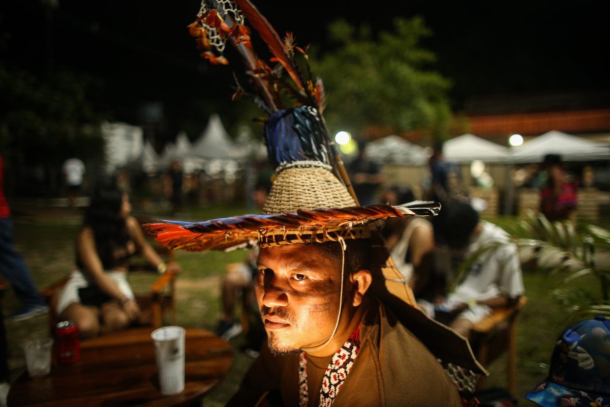 Masyarakat adat berpartisipasi dalam pembukaan Desa COP dalam KTT Iklim COP30 di Belem, Brasil, Selasa (11/11/2025). 