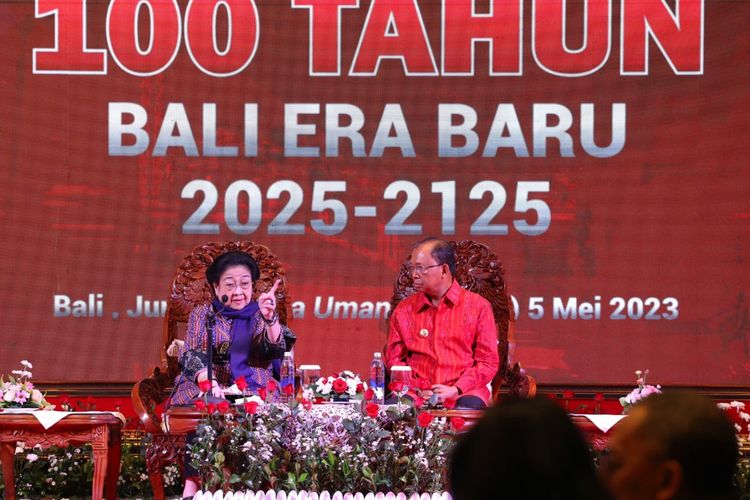 Presiden kelima RI sekaligus Ketum PDI-P Megawati Soekarnoputri saat menjadi pembicara dalam acara seminar konsep pembangunan Bali 100 tahun ke depan didampingi Gubernur Bali I Wayan Koster, di Badung, Bali, Jumat (5/5/2023).