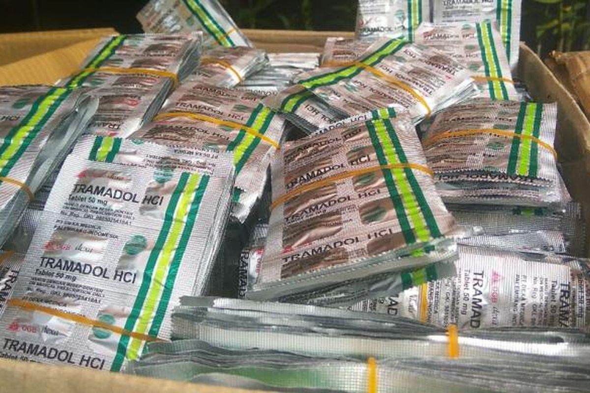 Tramadol, obat dengan izin edarnya dicabut, masih diperjualbelikan dengan bebas terutama kepada pelajar.