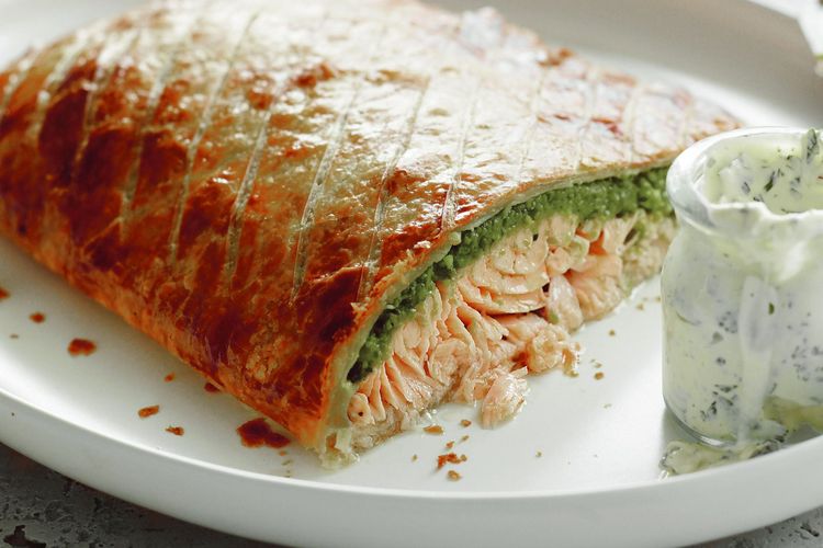 Ilustrasi salmon en croute.