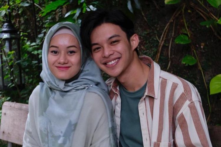 Pasangan artis Dinda Hauw dan Rey Mbayang