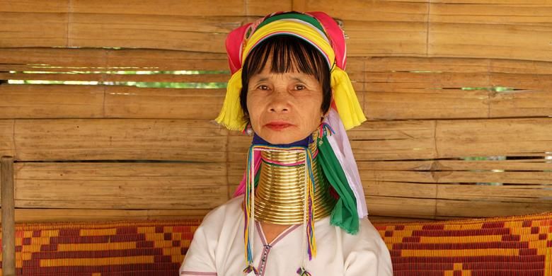 Wanita suku Karen yang tinggal di bagian utara Thailand.