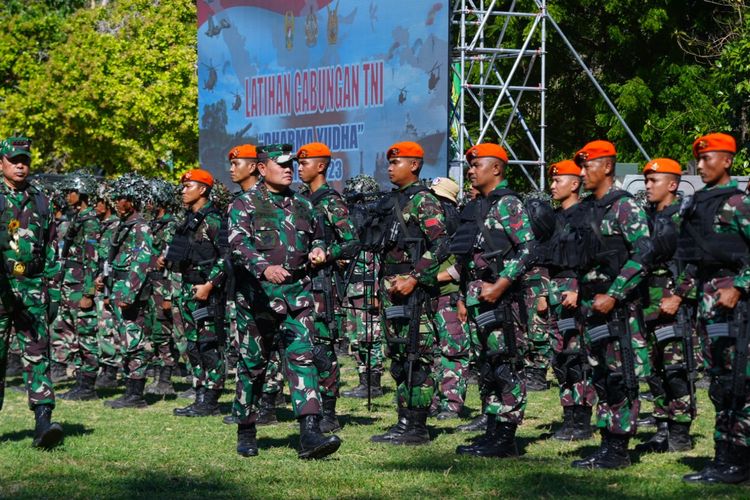 Panglima TNI Laksamana Yudo Margono saat menutup acara Latgab TNI bersandi Dharma Yudha 2023 di Puslatpur, Marinir 5 Baluran Asembagus, Jawa Timur, pada Selasa (1/8/2023).