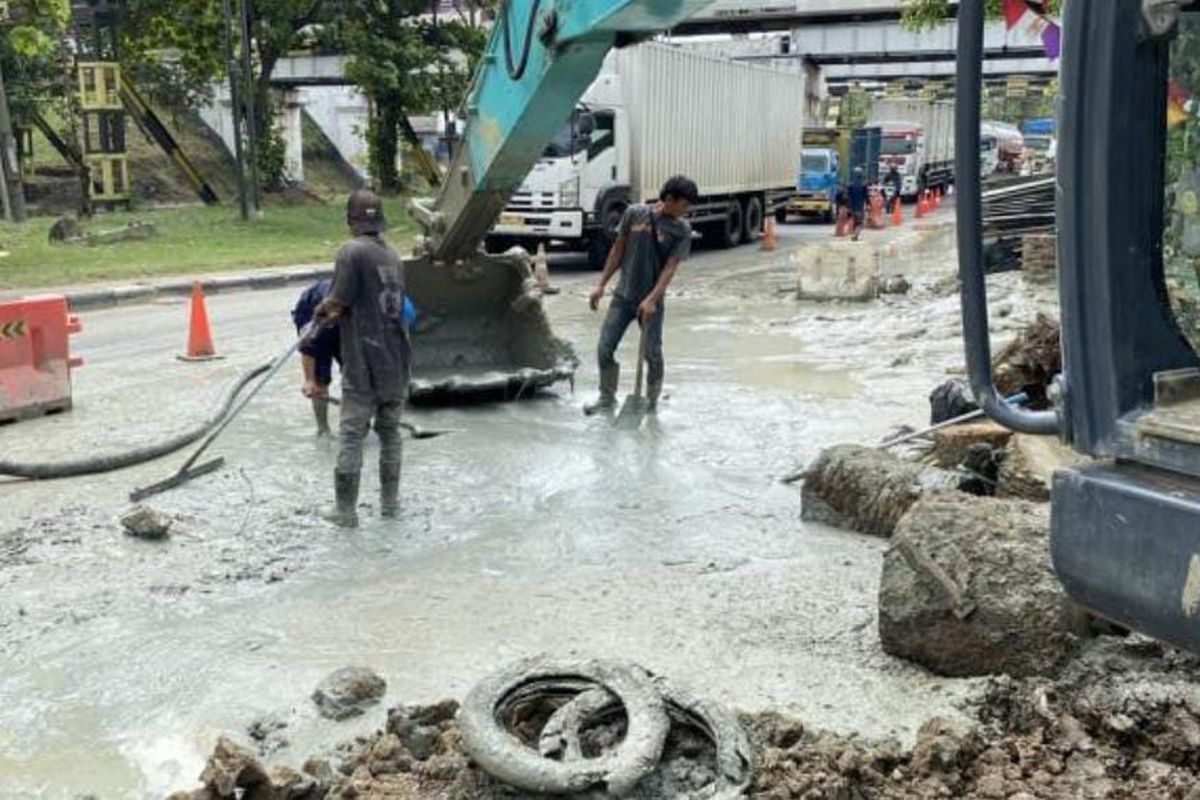 Warga Indramayu dihebohkan dengan semburan lumpur di daerahnya. Mereka khawatir seperti kejadian lumpur Lapindo. 