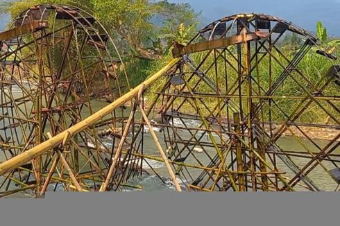 Hadapi Kekeringan, Warga Tasikmalaya Urunan Bangun Kincir Air dari Bambu