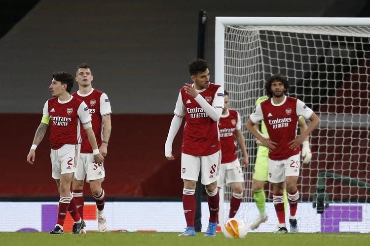Reaksi para pemain Arsenal setelah diimbangi Slavia Praha di leg pertama perempat final Liga Europa 2020-2021 di Stadion Emirates, Jumat (9/4/2021) dini hari WIB. 