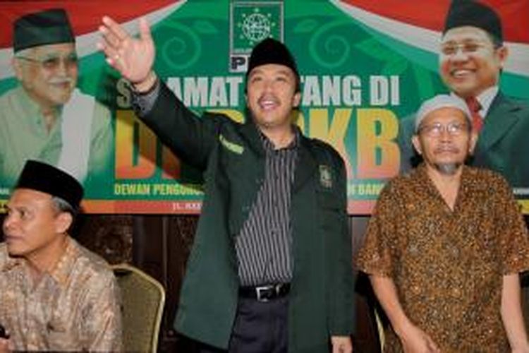 Sekjen DPP Partai Kebangkitan Bangsa, Imam Nahrowi (tengah), Ketua Lembaga Pemenangan Pemilu, Syaifullah Ma'sum (kiri) dan Anggota Dewan Syuro, Mufid Busyairi memberi pembekalan sekaligus memulai uji kompetensi bakal calon legislatif tahap II di kantor DPP PKB, Jakarta, Rabu (8/8). Ratusan caleg DPR RI dari PKB mengikuti uji kompetensi antara lain mengenai daya dukung pemenangan yaitu kekuatan jaringan, kekuatan finansial, dan strategi pemenangan. Kompas/Lucky Pransiska (UKI)