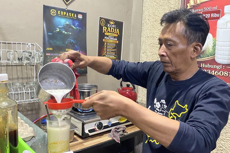 Dapur MBG Tutup, Relawan SPPG di Malang Nyambi Jual STMJ demi Nyambung Hidup