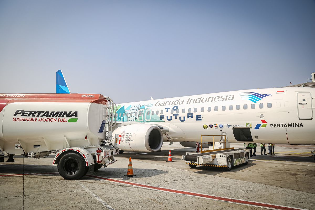 Pertamina Patra Niaga terus mendukung upaya dekarbonisasi mitra-mitra bisnisnya, salah satunya Garuda Indonesia.