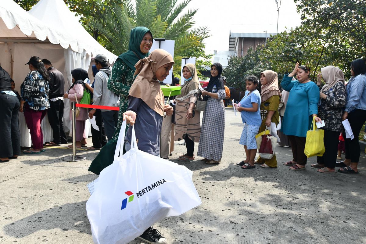  PT Pertamina (Persero) melalui program Seribu Seragam Sekolah Bersama Pertamina (Sesama) hadir di Kantor Lubricants Oil Blending Plant (LOBP) and Grease Plant-Production Unit (PUJ) Koja, Jakarta Utara, pada Kamis (14/8/2025).
