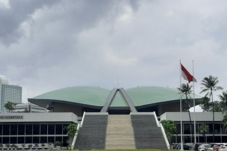 Ilustrasi Gedung DPR/MPR, Jakarta. Hubungan antara DPR, MK, Presiden, dan MPR.
