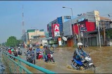 Banjir, Sejumlah Ruas Jalan di Kampung Melayu Ditutup