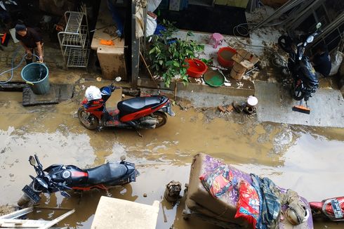 Rumah Terendam Banjir, 80 Warga Pondok Gede Permai Bekasi Mengungsi di Posko BNPB