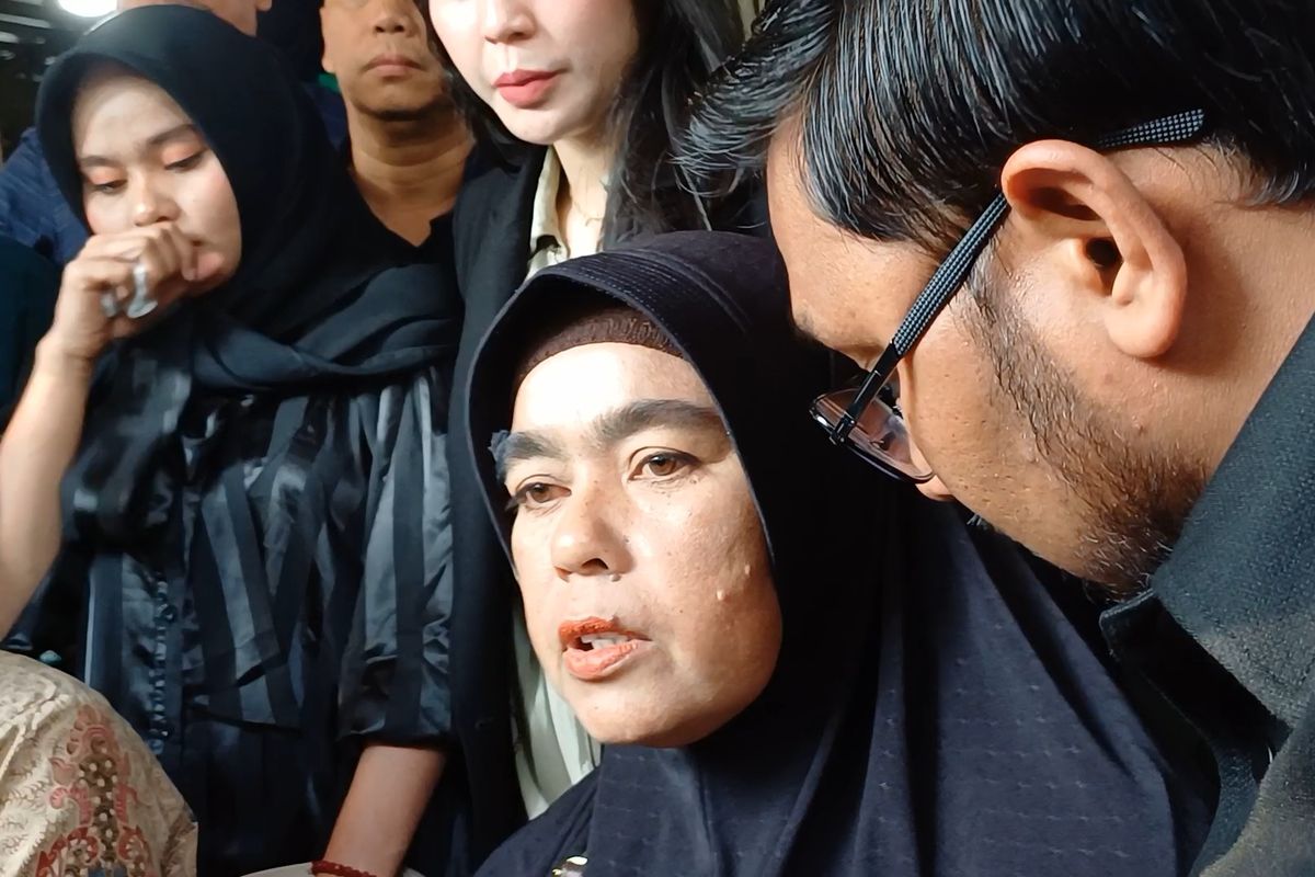 Ibunda Imam Masykur (25), Fauziah (47) saat ditemui di kawasan Kelapa Gading Timur, Kelapa Gading, Jakarta Utara pada Selasa (5/9/2023).