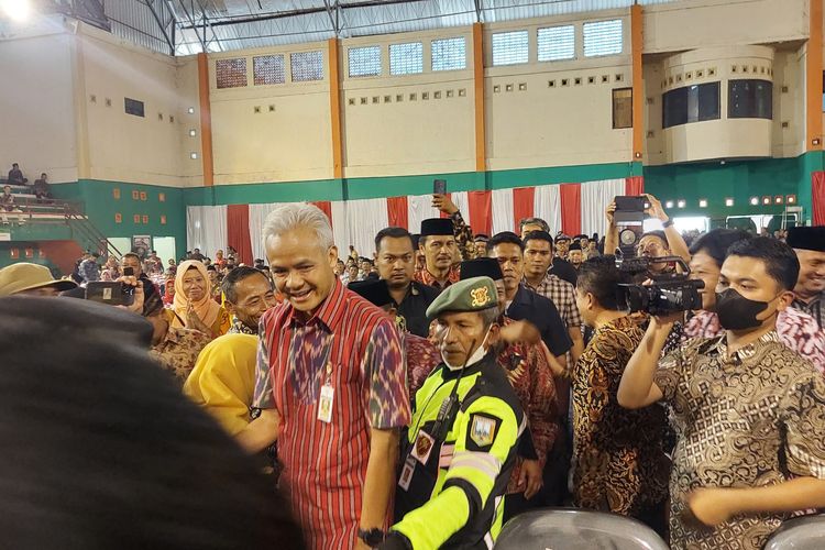 Gubernur Jawa Tengah Ganjar Pranowo disambut ribuan kepala desa di Kabupaten Semarang
