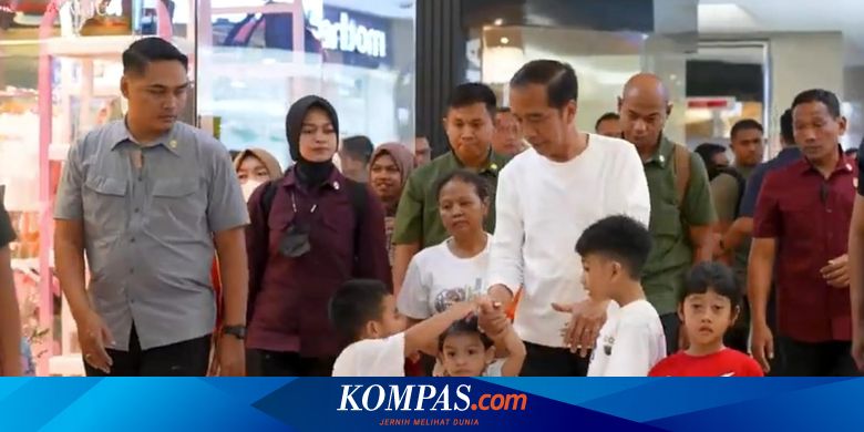 Momen Akhir Pekan Jokowi, Ajak 4 Cucu Main di Mal di Jakarta