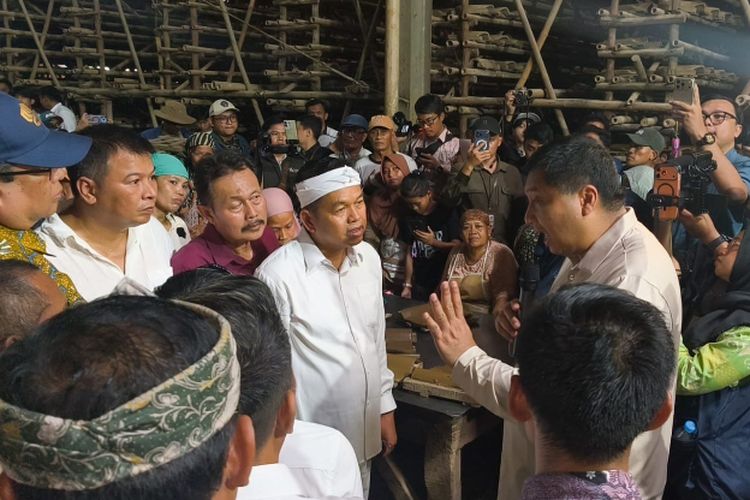 Program Rutilahu Jabar Libatkan Genteng Lokal, Dedi Mulyadi Dorong Ekonomi Purwakarta dan Majalengka