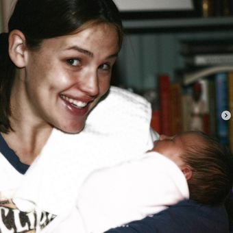 Unggahan Ben Affleck di hari ibu untuk mantan istrinya, Jennifer Garner