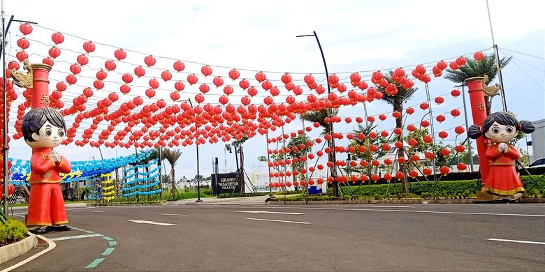 Paramount Land menghadirkan hiasan lampion sebagai dekorasi khas Imlek di ebebrapa lokasi di Gading Serpong.