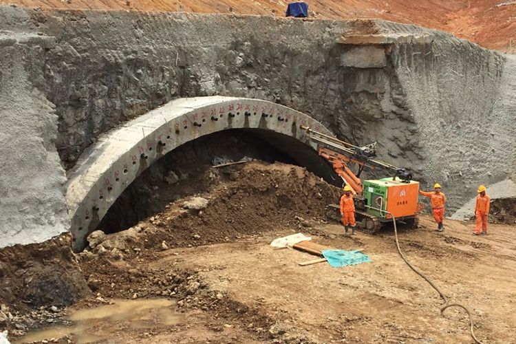 Lokasi proyek pengerjaan kereta cepat Jakarta-Bandung di Kabupaten Bandung Barat, Jawa Barat, Rabu (21/3/2018).