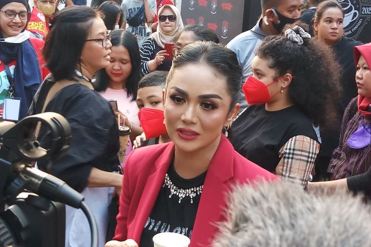 Krisdayanti saat ditemui di kawasan Senayan, Jakarta Pusat, Jumat (27/5/2022). 