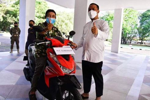 Kakek yang Kayuh Sepeda 15 Kilometer demi Vaksin Dapat Hadiah Motor