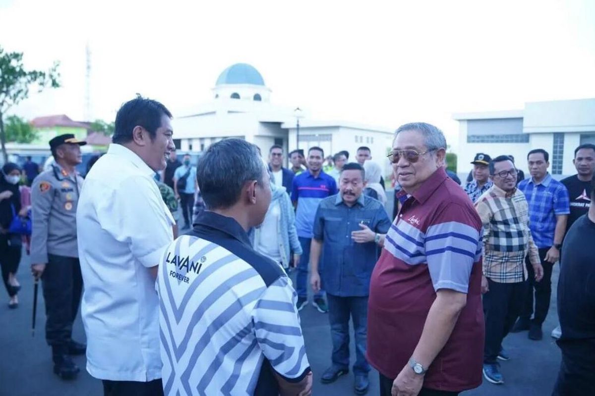 Susilo Bambang Yudhoyono tiba di kawasan Museum. Galeri SBY-Ani di Kabupaten Pacita Jawa Timur, Jumat (13/01/2023)