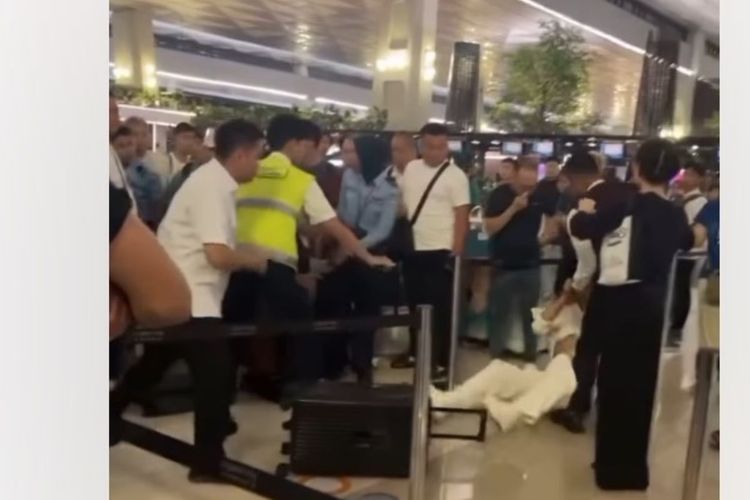 Video Penumpang Diseret di Bandara Soetta Viral, Ternyata Sesama WN China Lagi Ribut