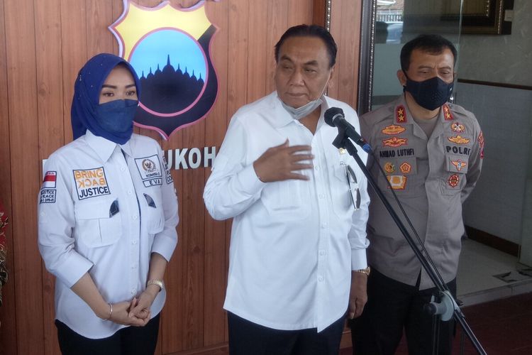 Ketua Komisi III DPR Bambang Wuryanto atau akrab disapa Bambang Pacul, Kapolda Jateng Irjen Pol Ahmad Luthfi dan Eva Yuliana dalam kunjungan kerja di Mapolres Sukoharjo, Kamis (17/3/2022).