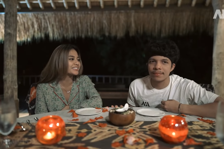 Atta Halilintar dan Aurel Hermansyah saat dinner anniversary satu tahun hubungan 